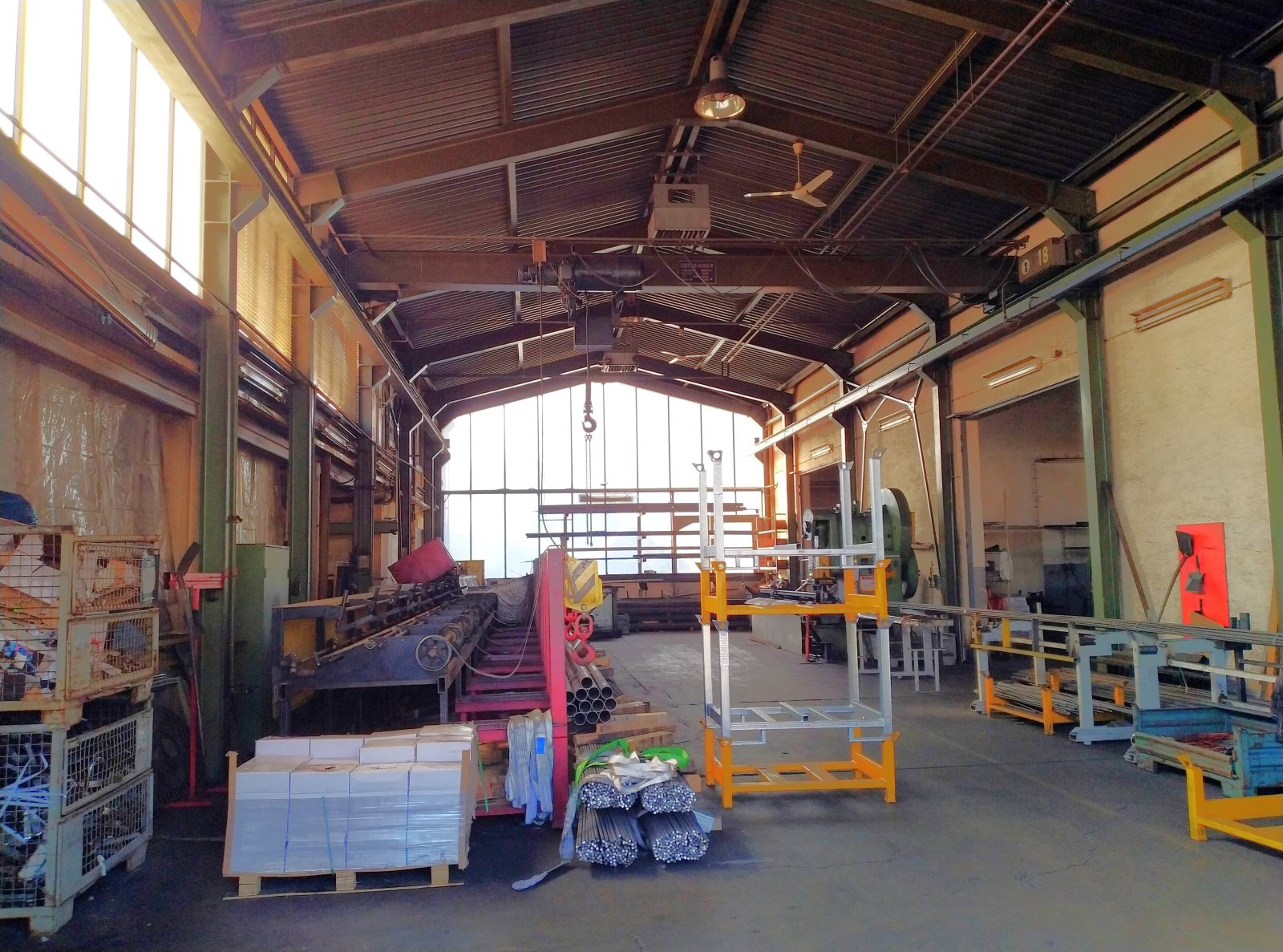 5650 qm Grundstück mit Bürogebäuden und Werkhallen