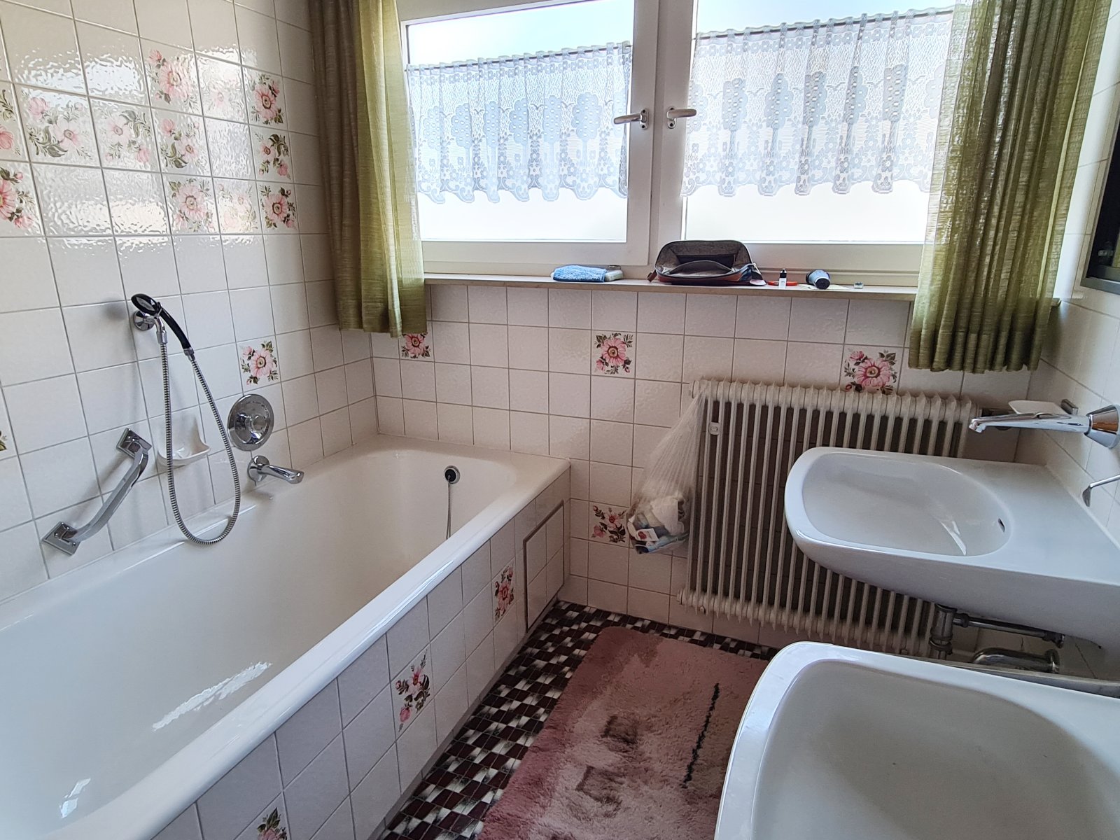 **Top gepflegtes Einfamilienhaus in traumhafter Hanglage!**