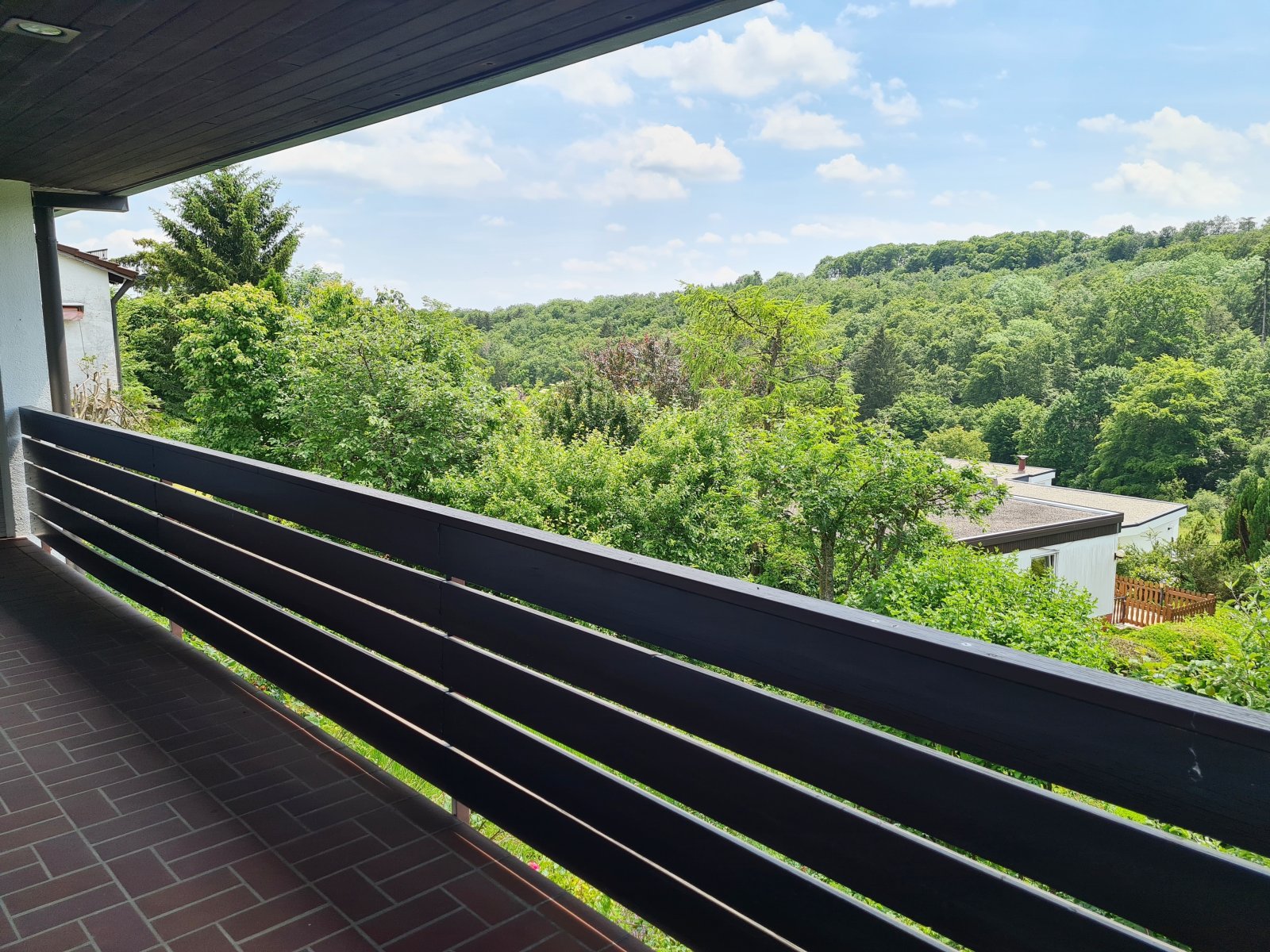 **Top gepflegtes Einfamilienhaus in traumhafter Hanglage!**