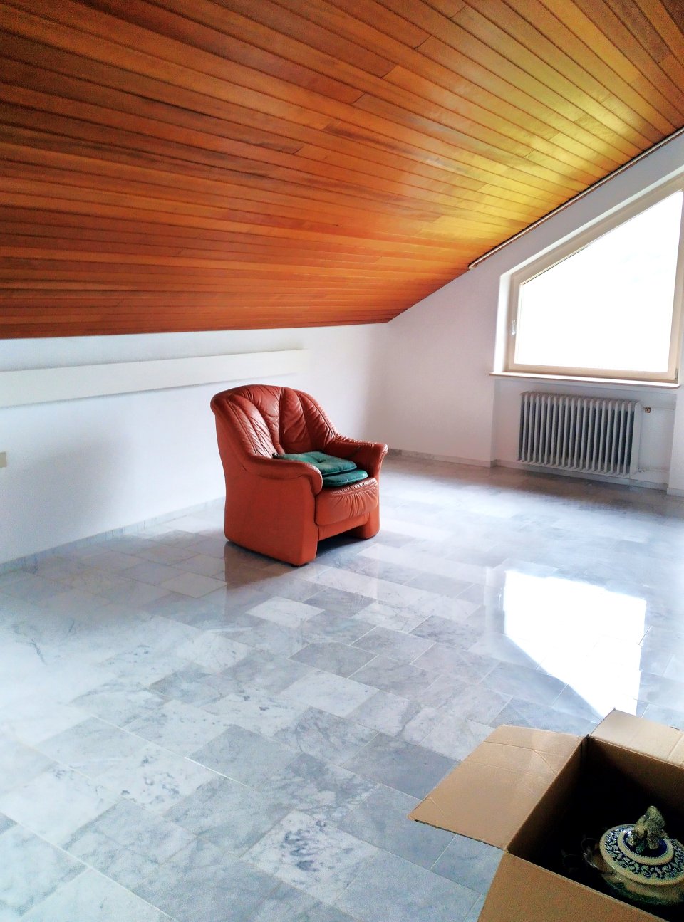 Ruhig gelegene 3,5 Zi. DG-Wohnung für maximal 2 Personen