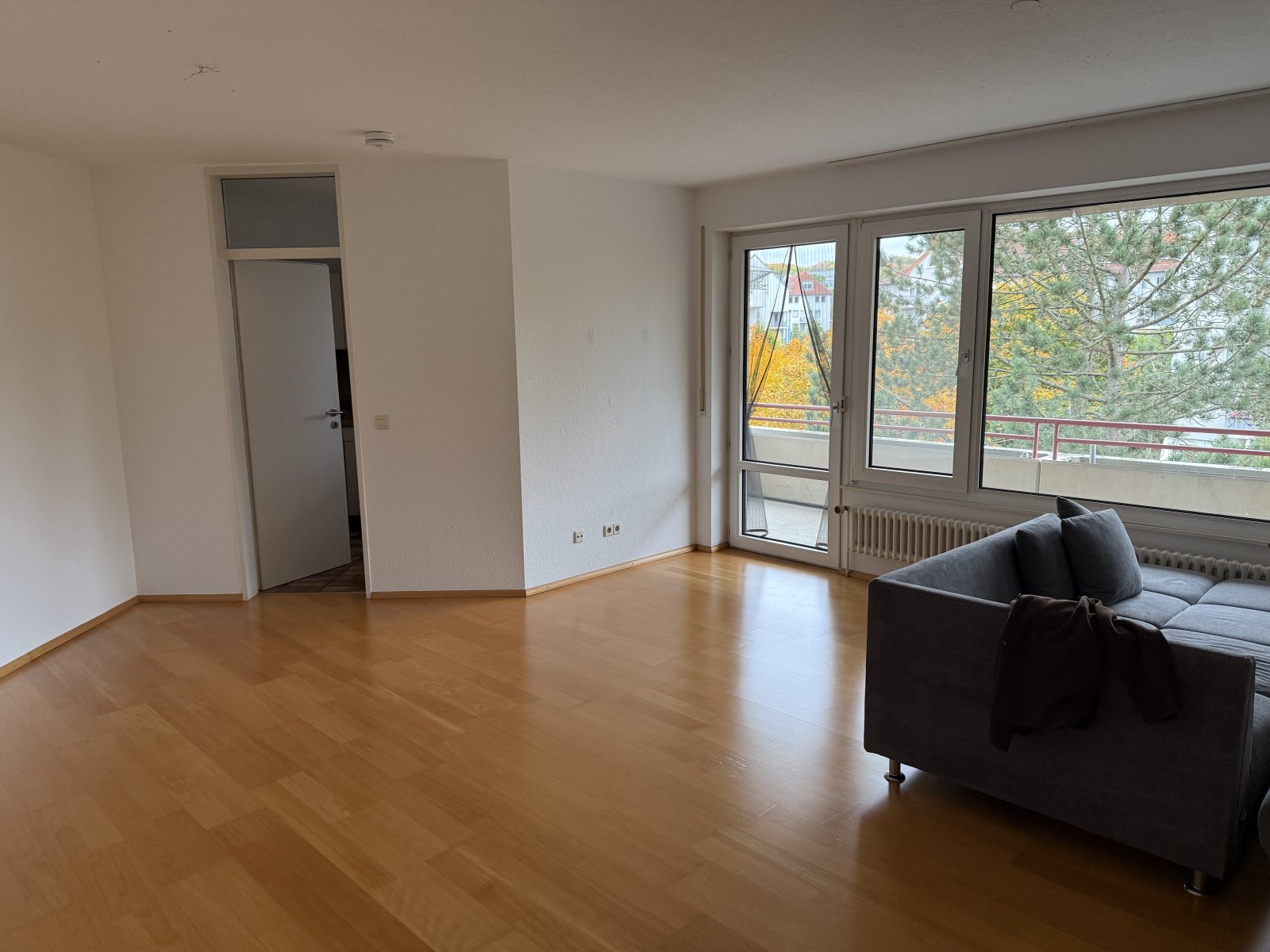 Gepflegte 2-Zimmer-Wohnung mit Westbalkon und Einbauküche in guter Lage