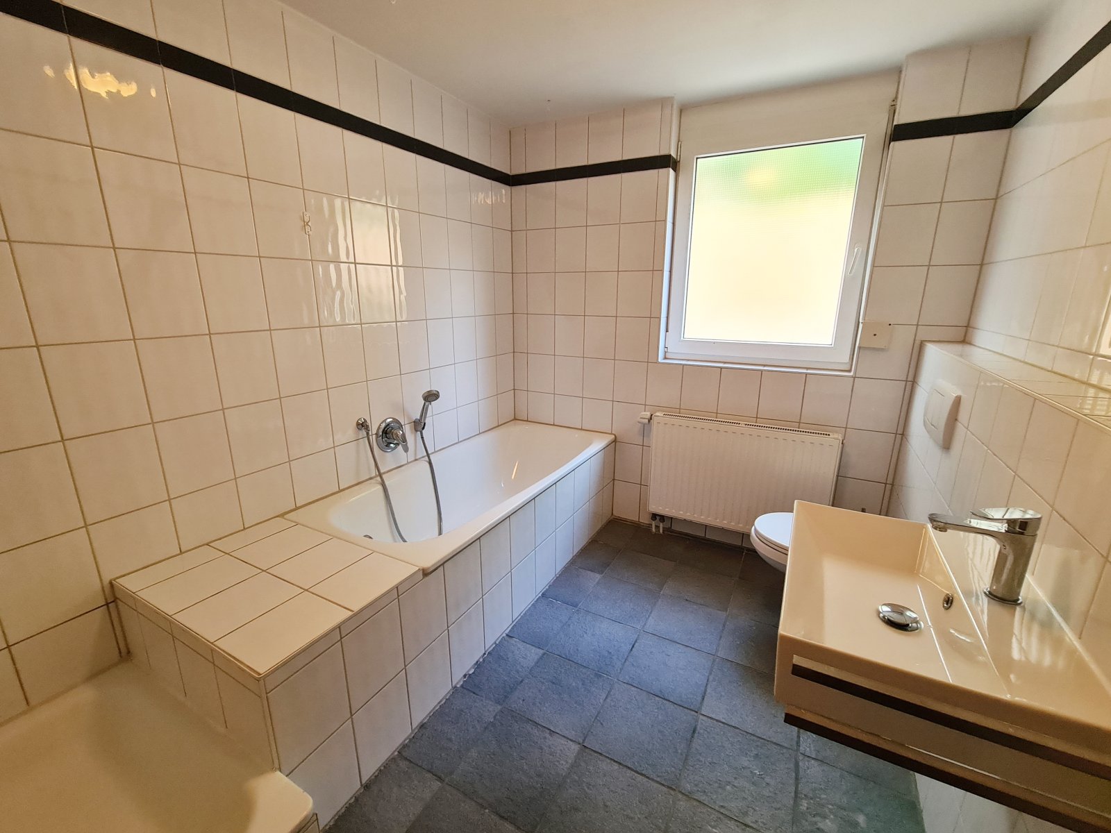 **Gemütliche Souterrainwohnung im ruhigen Tomerdingen!**