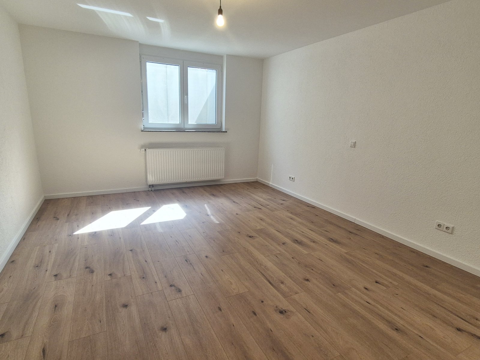 **Gemütliche Souterrainwohnung im ruhigen Tomerdingen!**