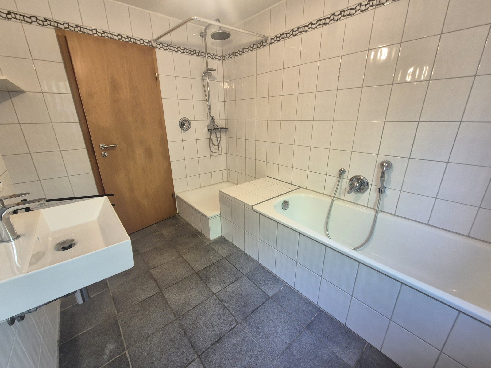**Gemütliche Souterrainwohnung im ruhigen Tomerdingen!**