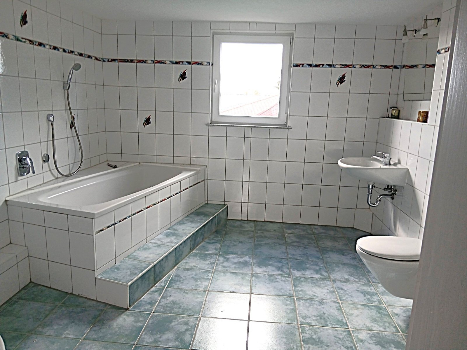 Renovierte Doppelhaushälfte mit Garten und Garage