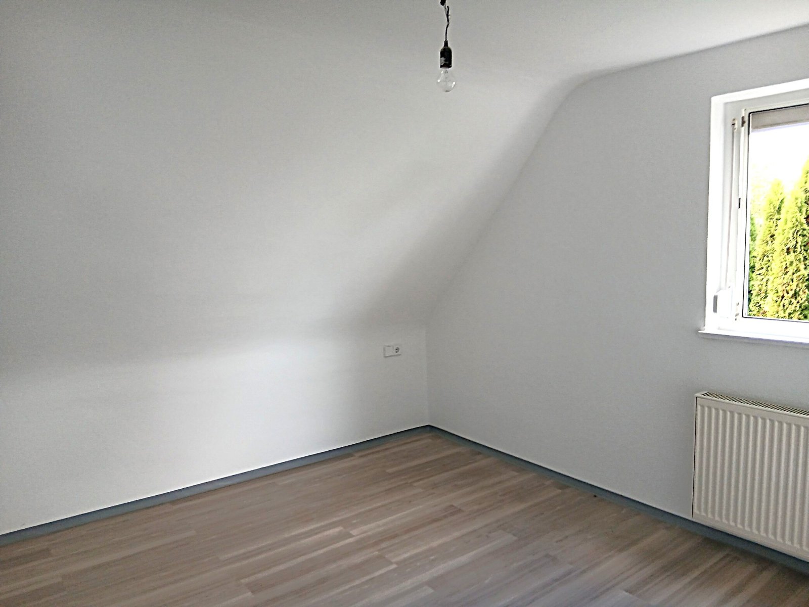 Renovierte Doppelhaushälfte mit Garten und Garage