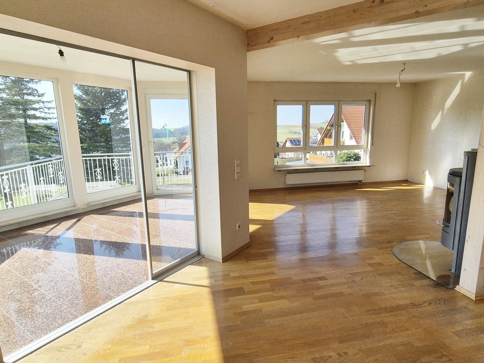 Wohnung EG - Wohnzimmer mit Wintergarten