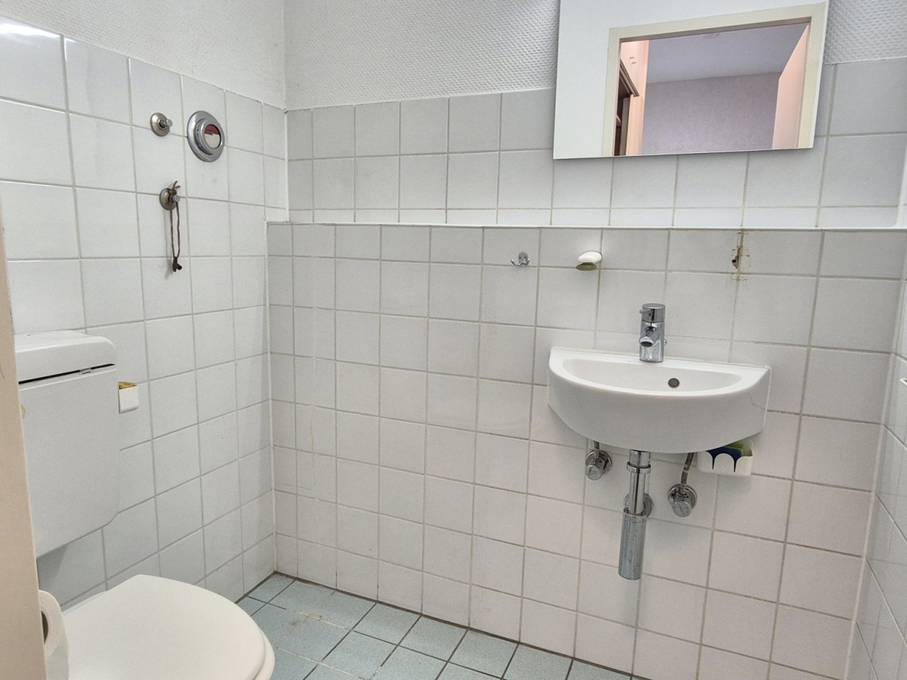 innenliegendes Gäste-WC 3. OG innenliegendes Gäste-WC 3. OG