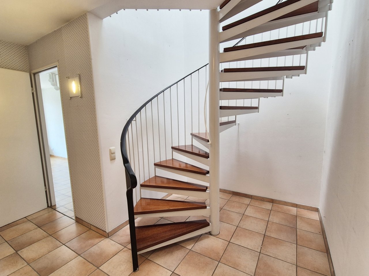 Treppe zur Verbindung der Wohnebenen Treppe zur Verbindung der Wohnebenen