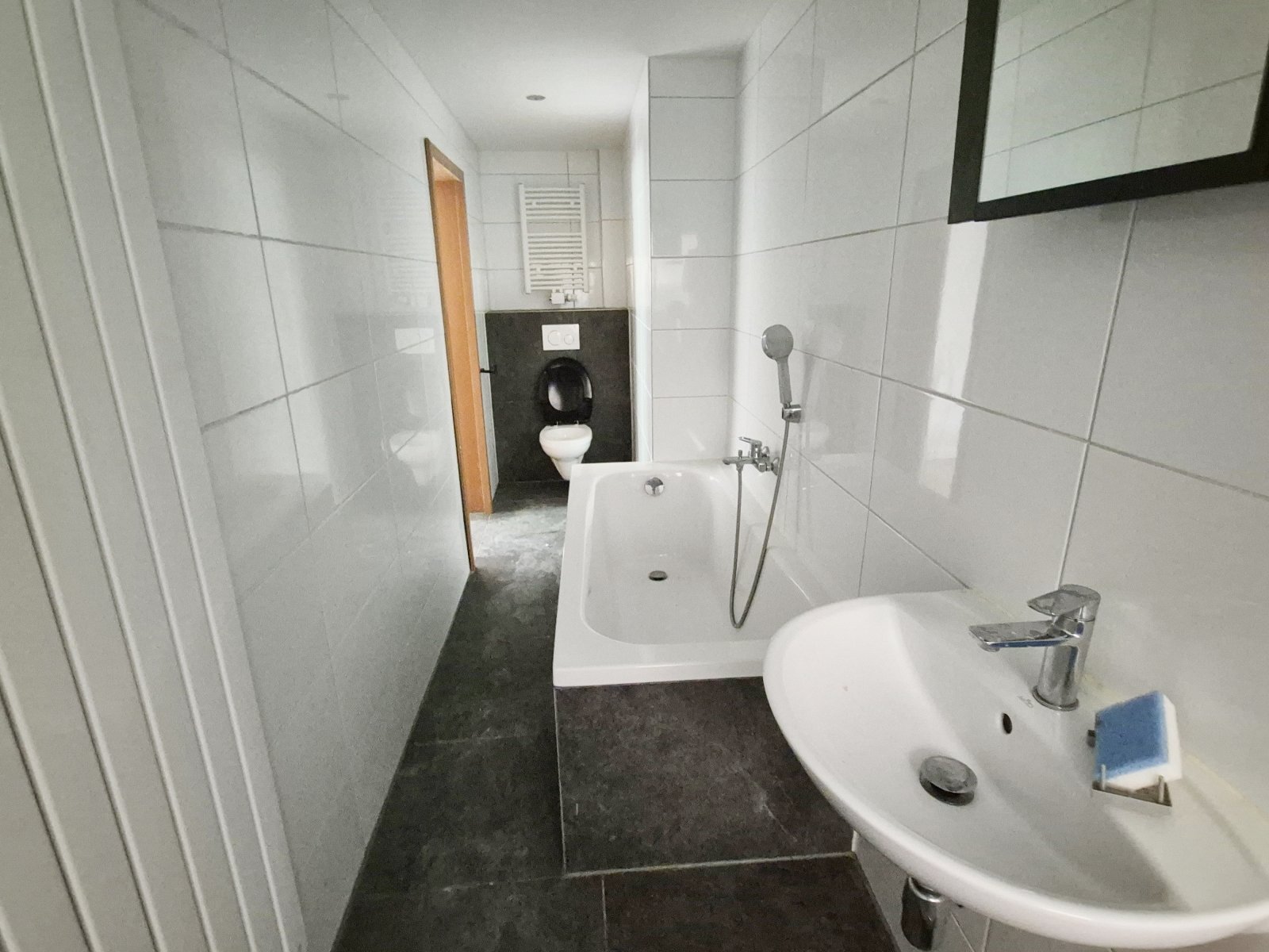 Tageslichtbad mit Wanne und Dusche OG Tageslichtbad mit Wanne und Dusche OG
