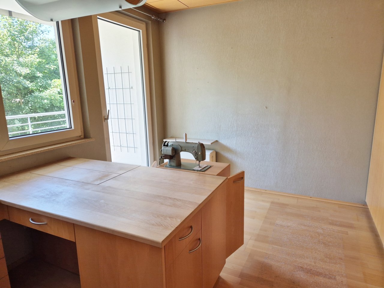 Kinderzimmer mit Zugang zum Balkon Kinderzimmer mit Zugang zum Balkon