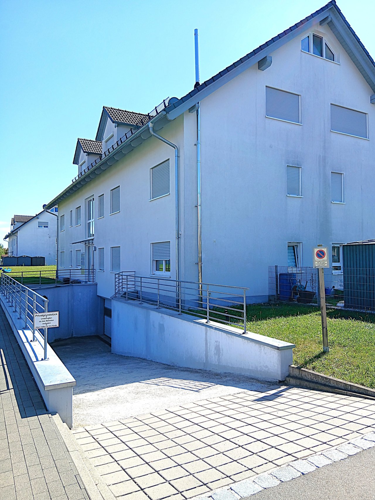 Ansicht mit Zufahrt Tiefgarage