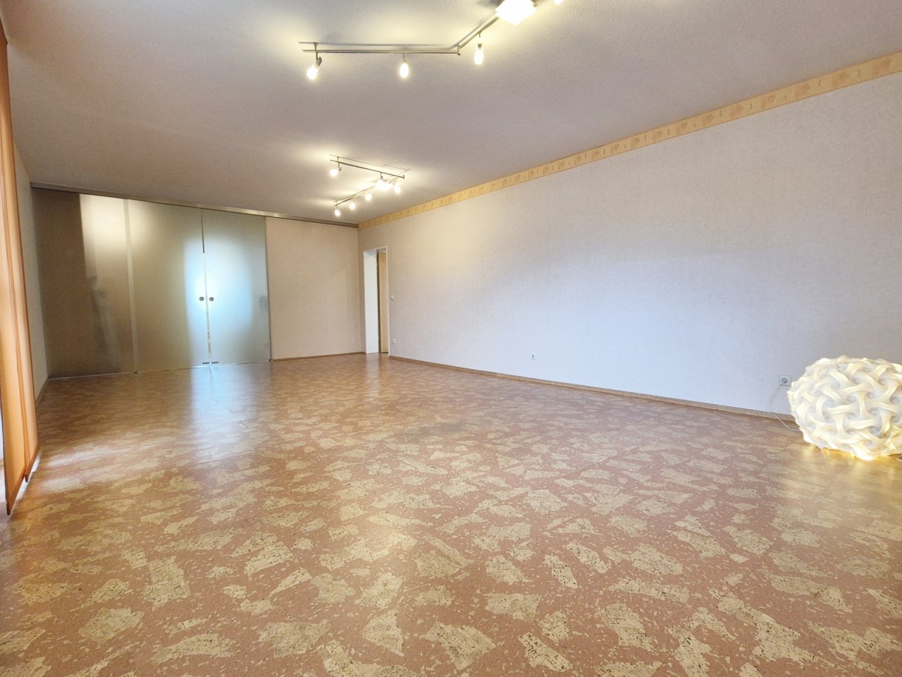 geräumiges Wohn- und Esszimmer