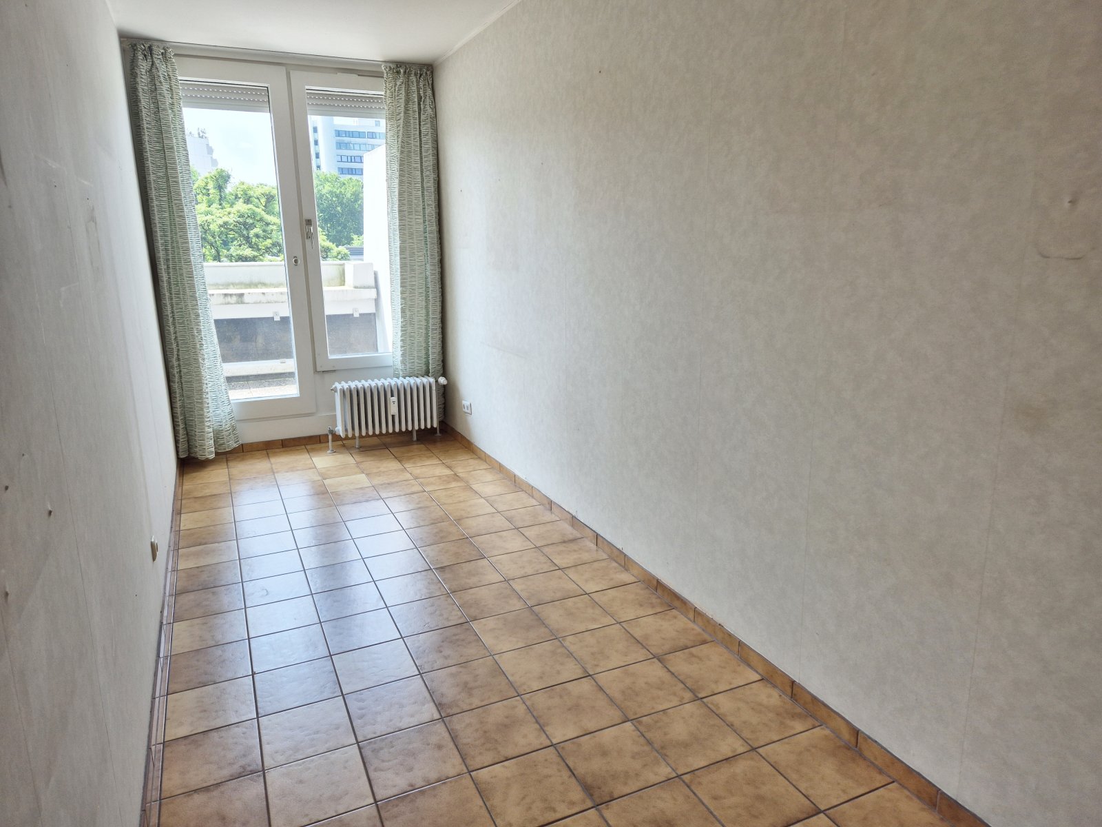 Kinderzimmer I mit Zugang zum Balkon 2. OG