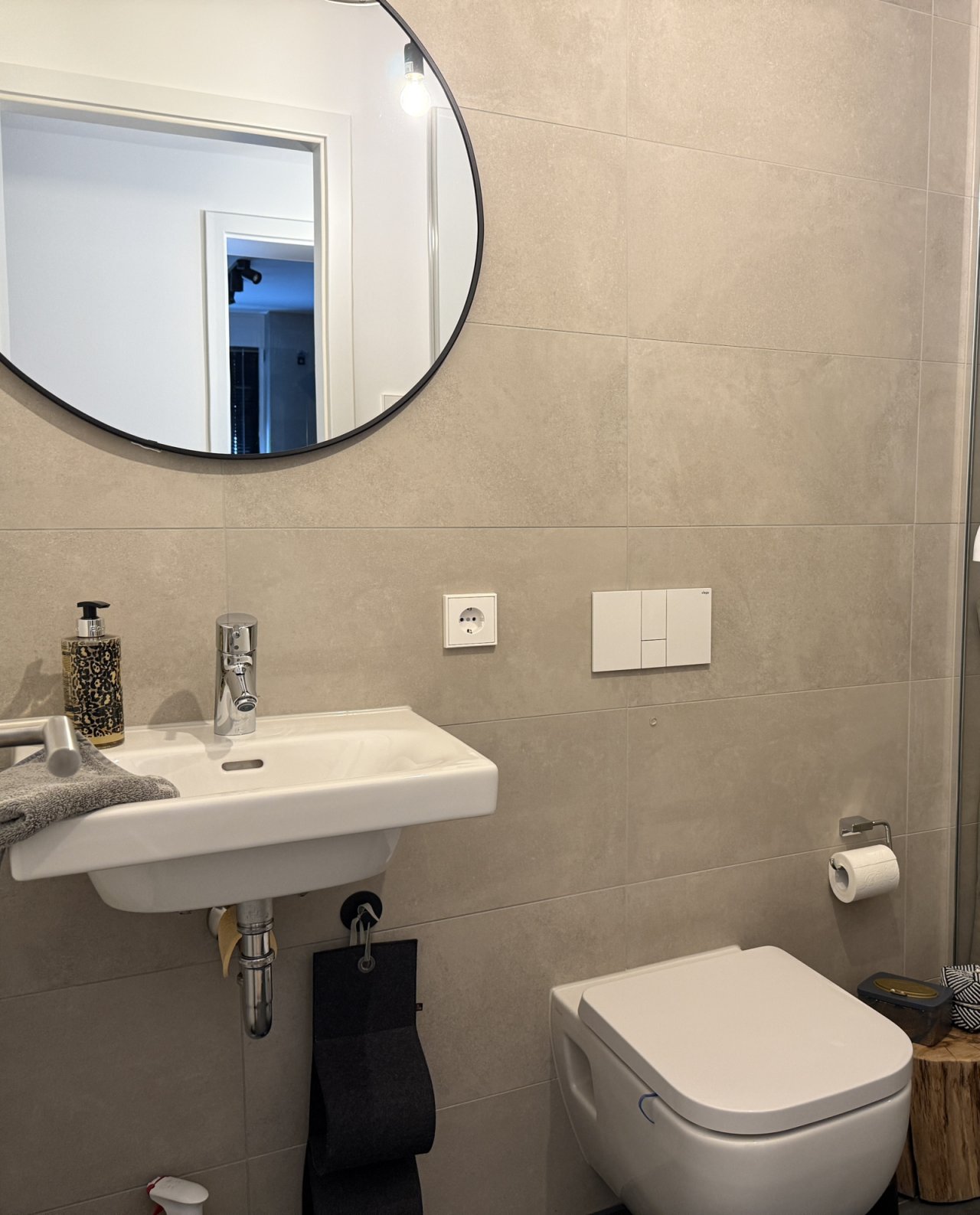 Gäste WC mit Dusche 