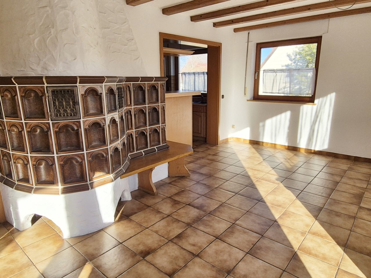 Essbereich mit angrenzender Küche