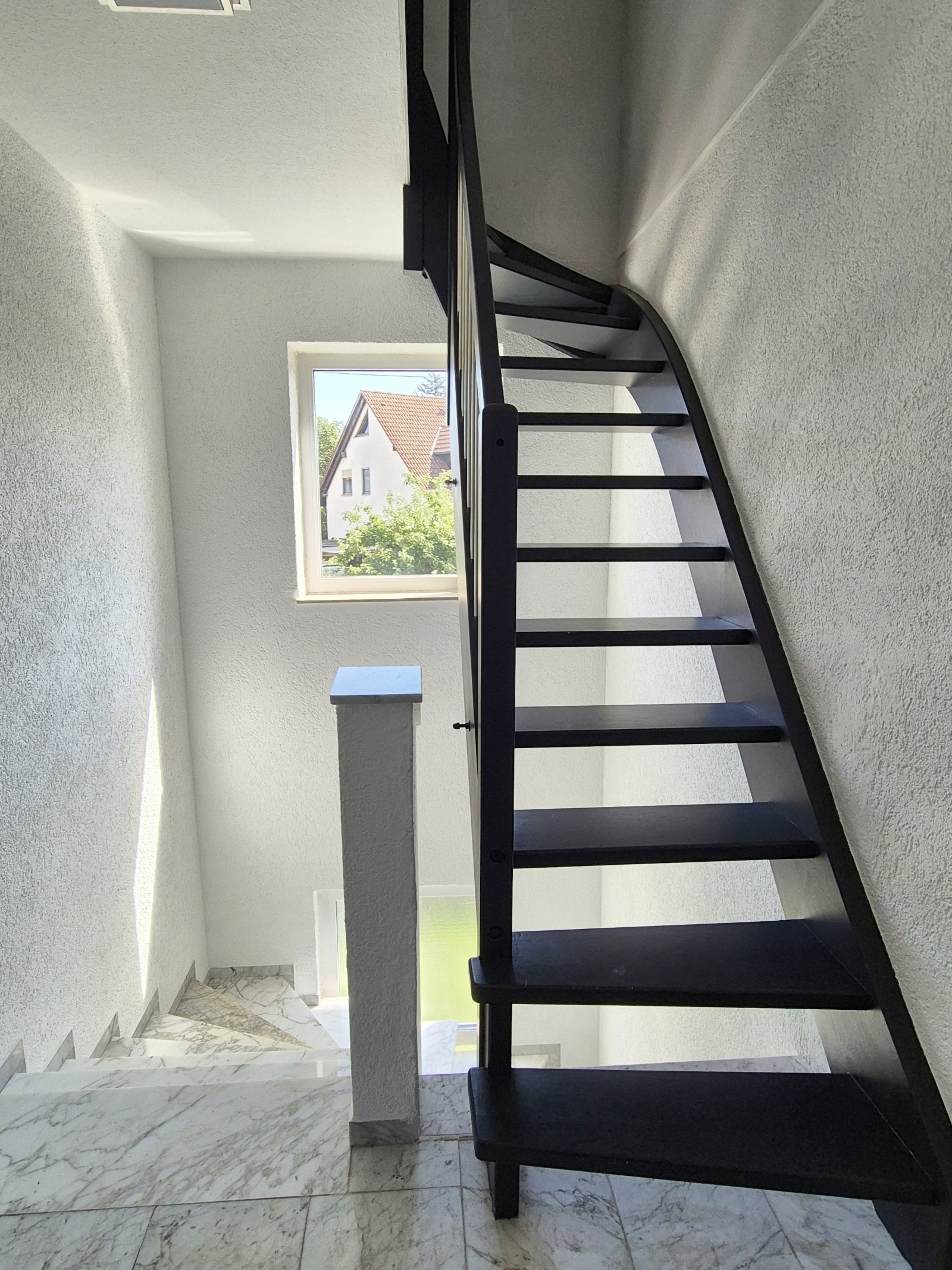 Holztreppe ins 2. DG