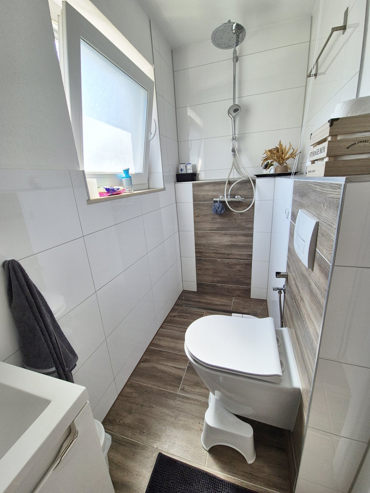 Tageslichtbad mit bodengleicher Dusche EG