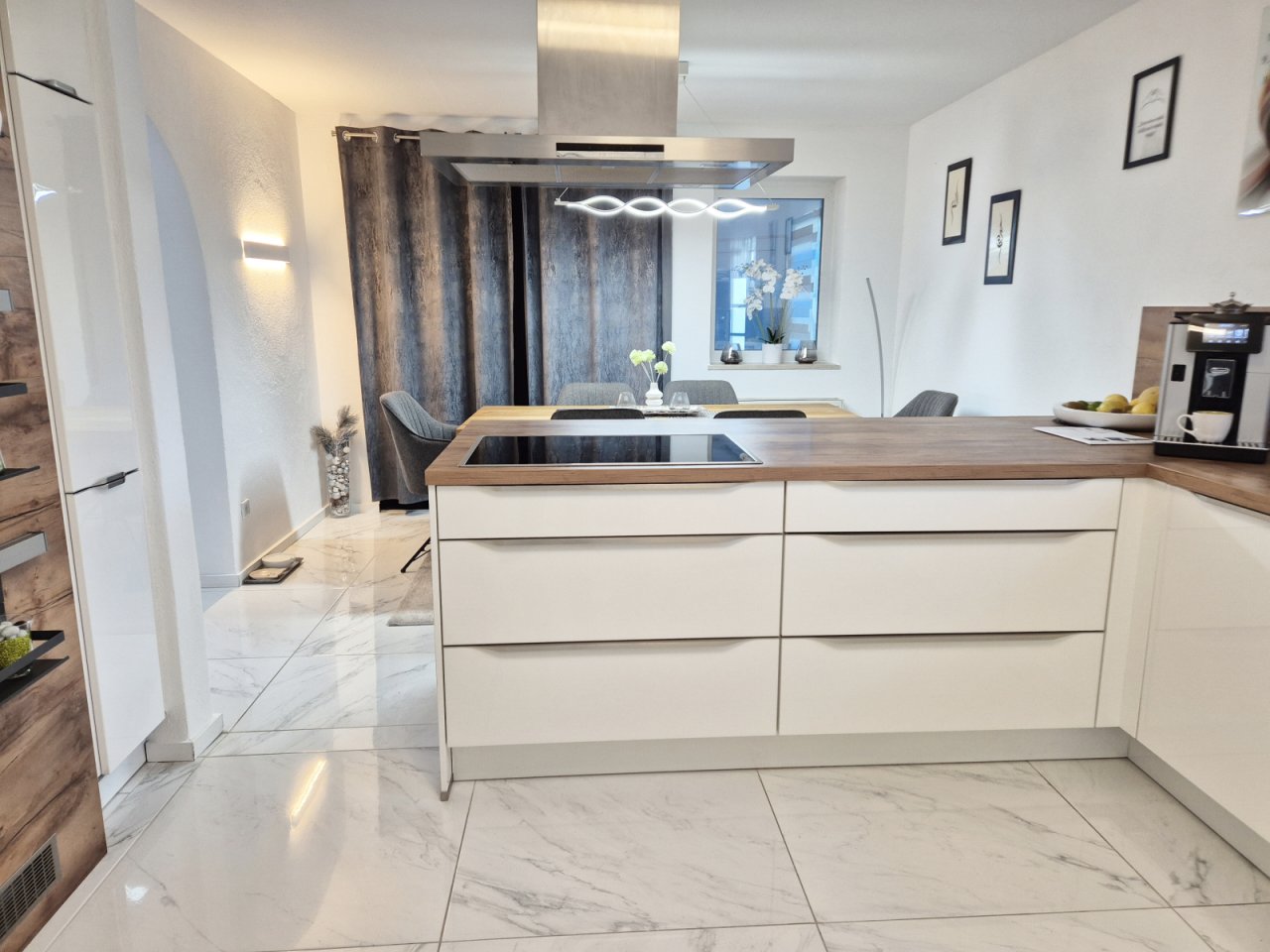 Küche mit Einbauküche EG