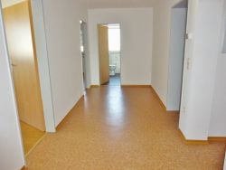 Flur mit Blick zum Bad