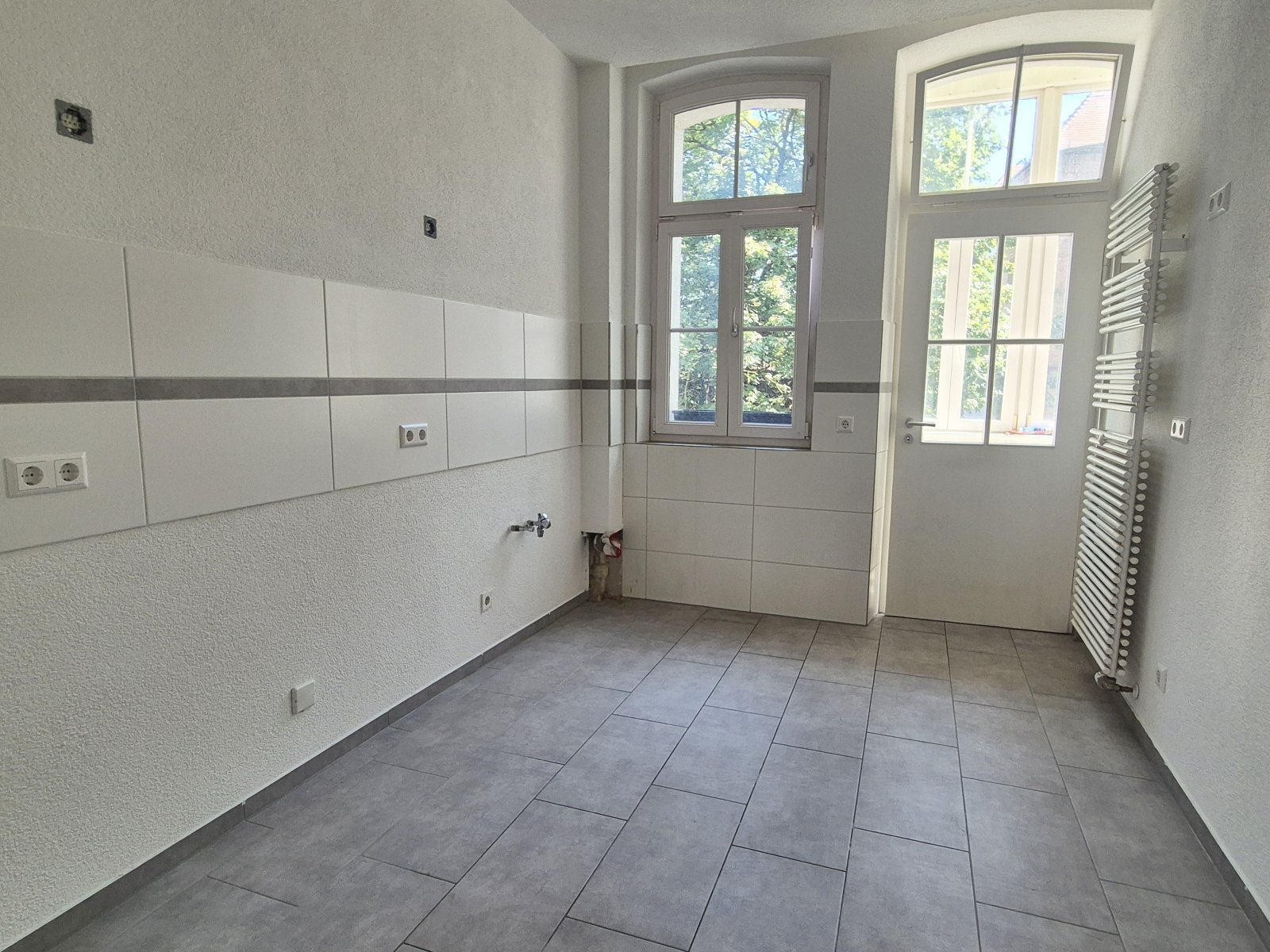 Küche mit Zugang zur Loggia